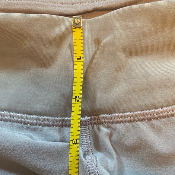 Lululemon Speed Shorts size 6 - Picture 5 of 6